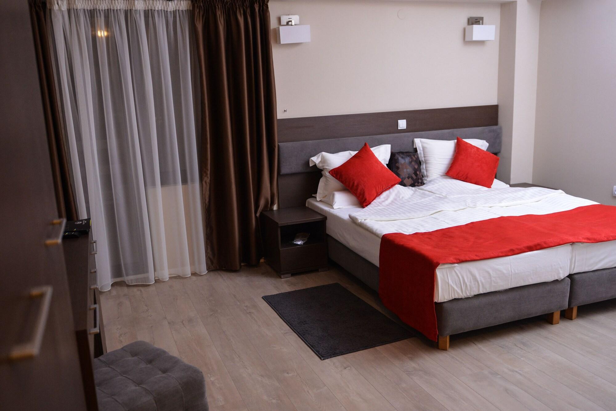 Opera House Hotel Skopje Bagian luar foto