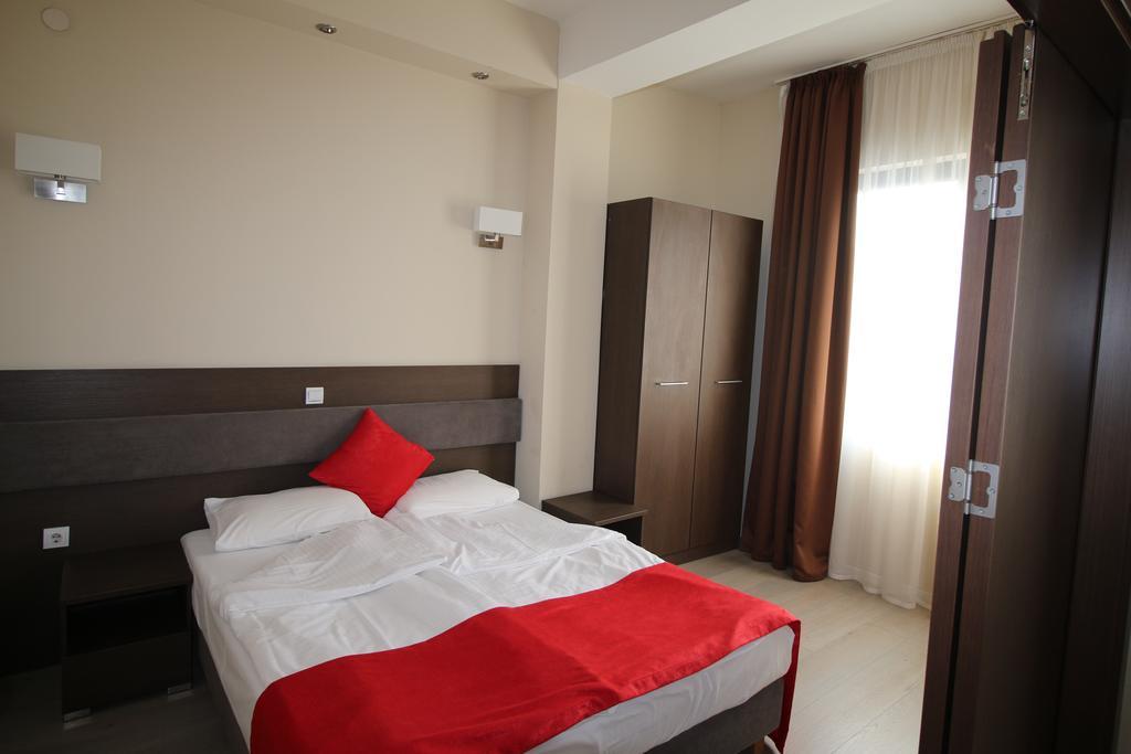Opera House Hotel Skopje Bagian luar foto